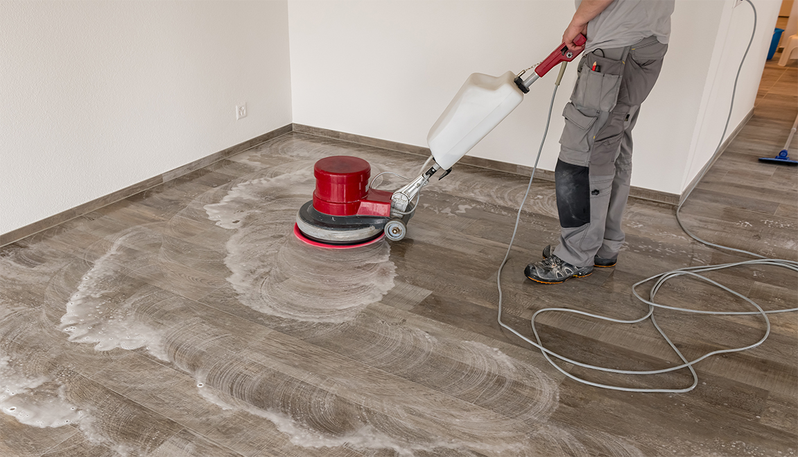 Professionele reiniging van een linoleum vloer